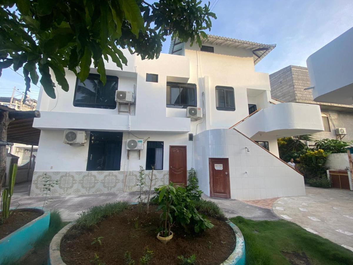 Hostal Brisas Del Mar Puerto Villamil Exteriör bild