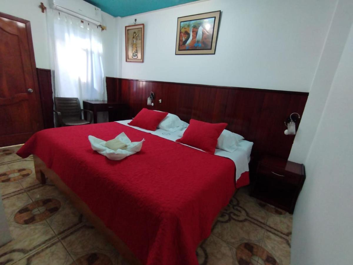 Hostal Brisas Del Mar Puerto Villamil Exteriör bild