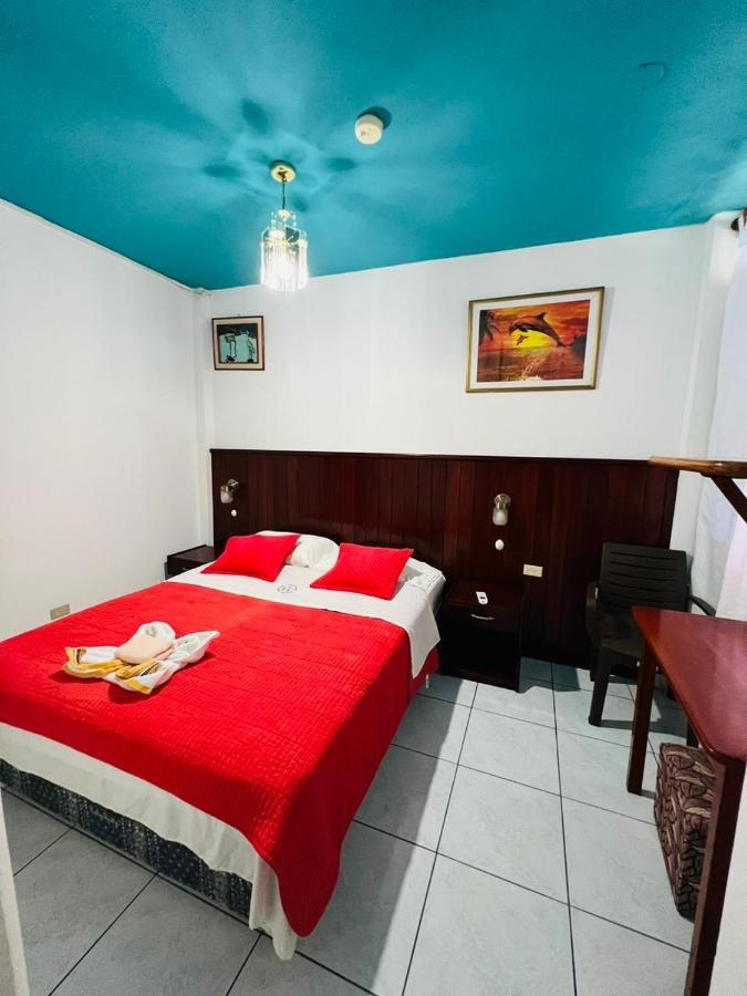 Hostal Brisas Del Mar Puerto Villamil Exteriör bild