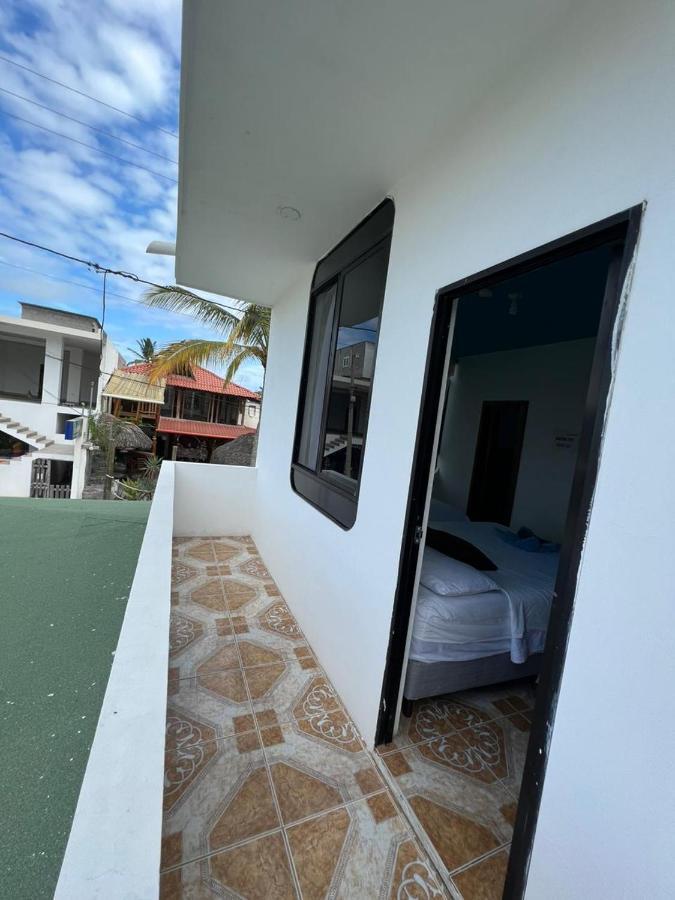 Hostal Brisas Del Mar Puerto Villamil Exteriör bild