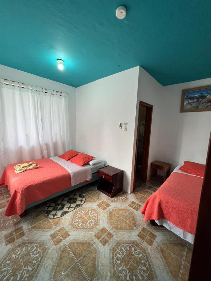 Hostal Brisas Del Mar Puerto Villamil Exteriör bild