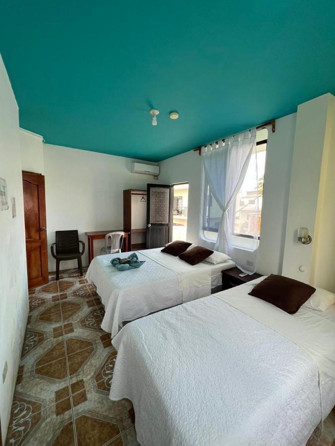 Hostal Brisas Del Mar Puerto Villamil Exteriör bild