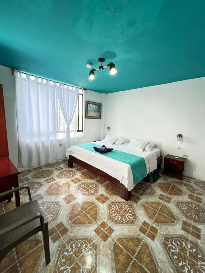 Hostal Brisas Del Mar Puerto Villamil Exteriör bild